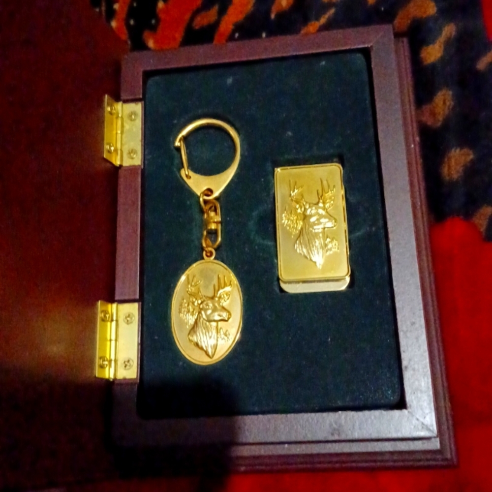 Buck key chain gold with buck money clip